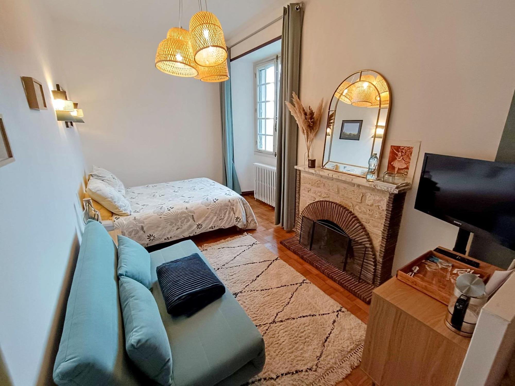Thiviers La Fontaine Du Mas B&B 외부 사진